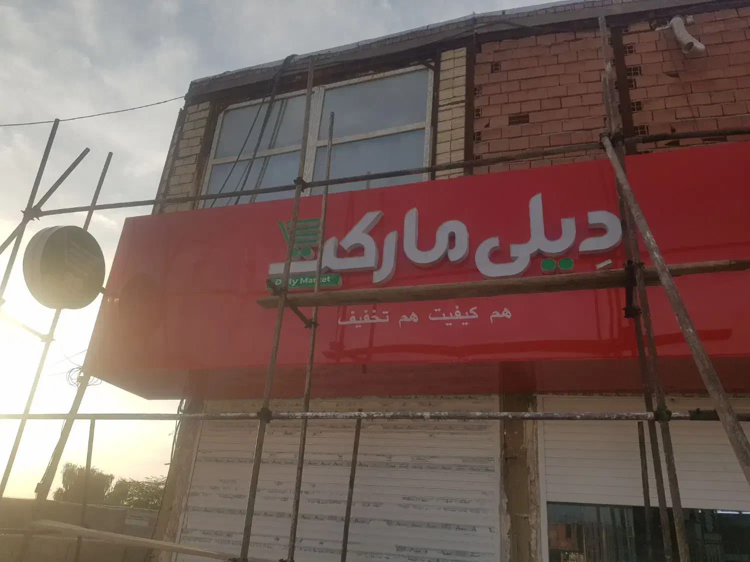 تابلو،تابلو سازی، اجرای نمای کامپوزیت سبک مدرن|خدمات پیشه و مهارت|شیراز, قدوسی شرقی|دیوار