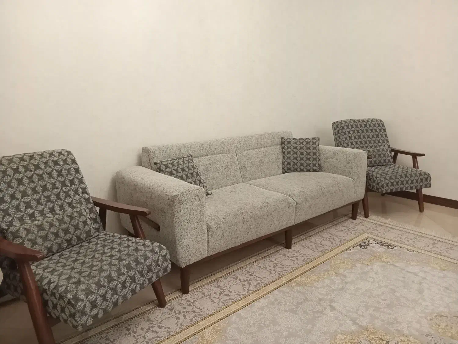 نیم ست راحتی سالم|مبلمان خانگی و میز عسلی|تهران, قنات‌کوثر|دیوار