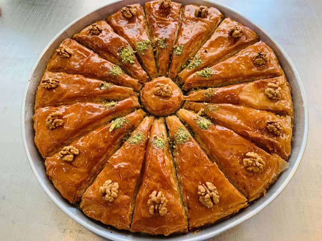 فروشنده قنادی خانم|استخدام خدمات فروشگاه و رستوران|اردبیل, |دیوار