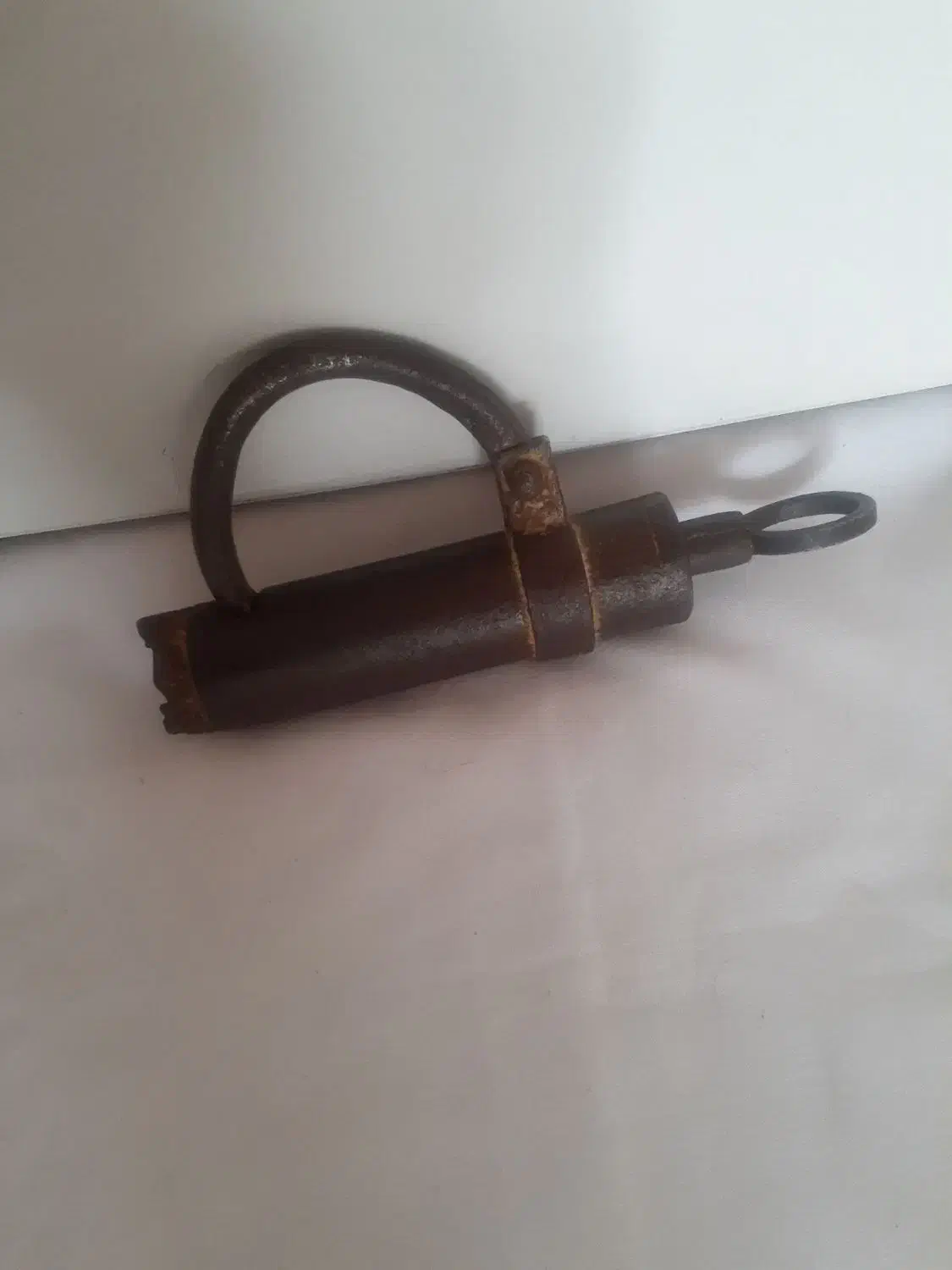 یک عدد قفل|کلکسیون اشیاء عتیقه|قم, شاه ابراهیم|دیوار