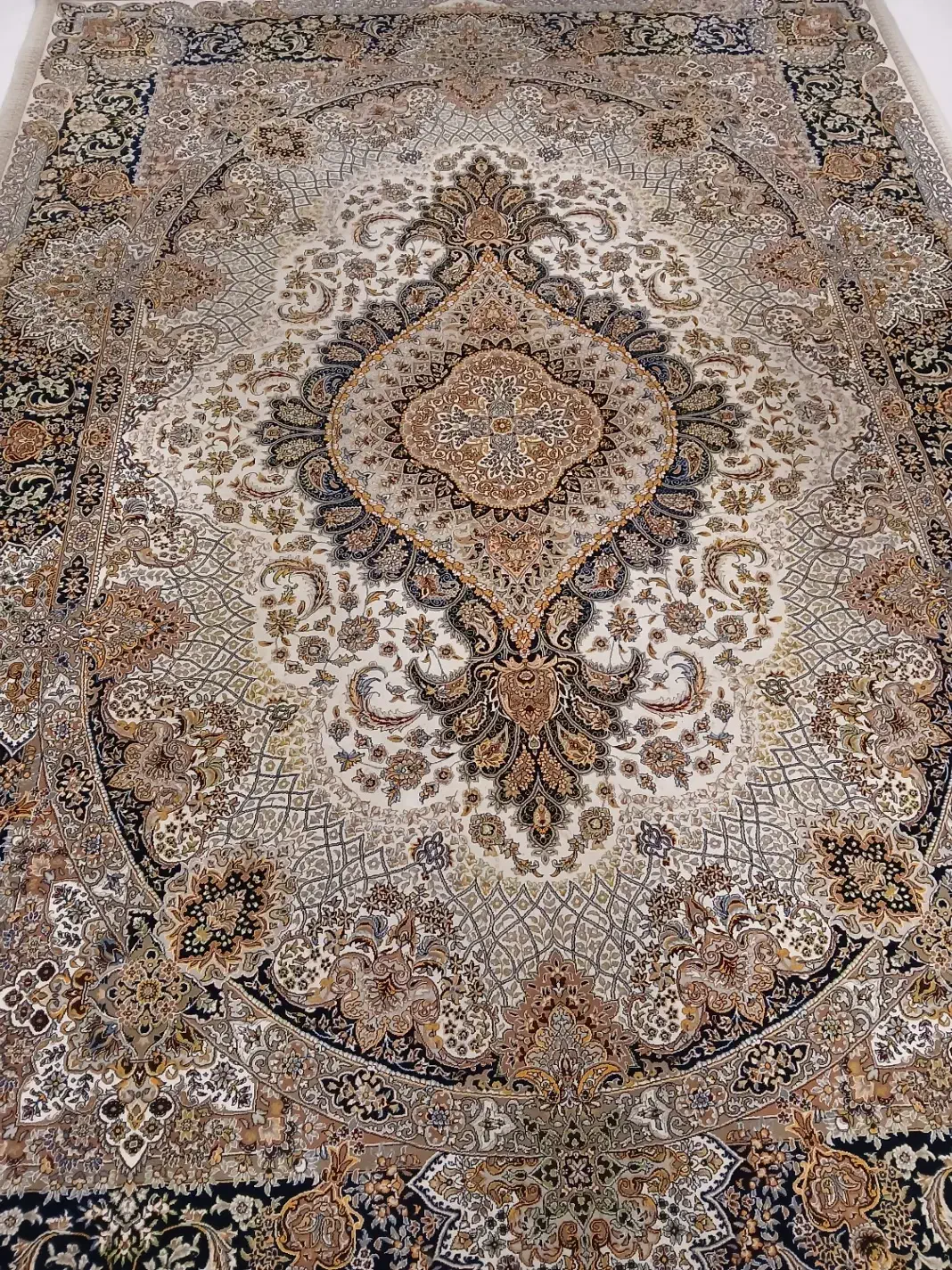 فرش ماشینی ۷۰۰ شانه تراکم ۲۵۵۰|فرش|تهران, ارامنه|دیوار