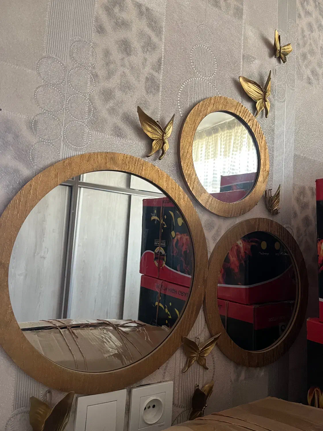 3 آیینه با پروانه های دورش|آینه|ری, علایین|دیوار