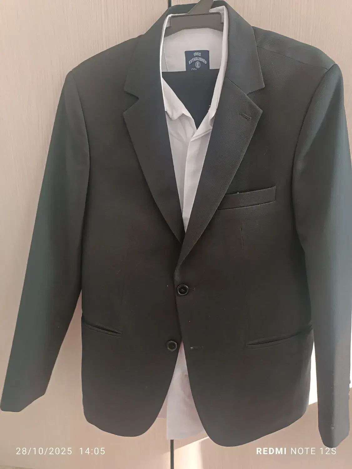 کت وشلوار|لباس|دهاقان, |دیوار