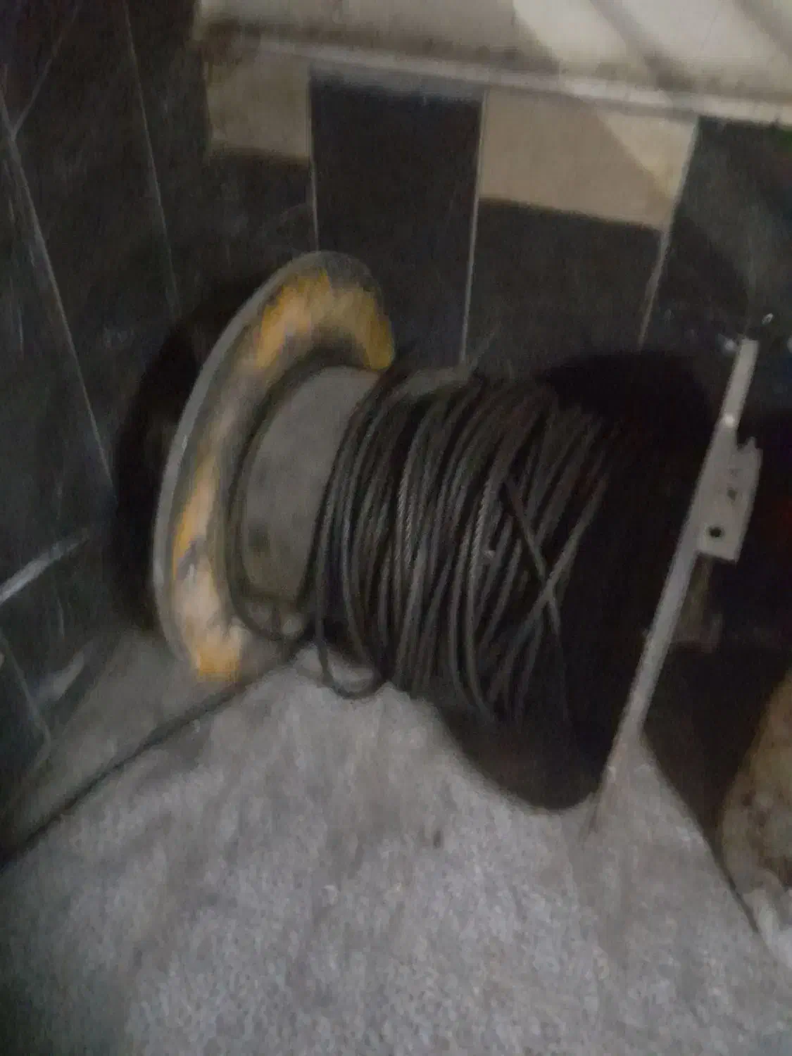 بالابر سه فاز و بالا بر اسانسور  روی یک موتور بزرگ|مصالح و تجهیزات ساختمان|تهران, عبدل‌آباد|دیوار