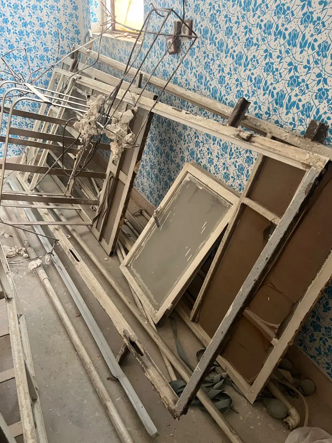 درب و پنجره فلزی دست دوم|مصالح و تجهیزات ساختمان|اهواز, منبع اب|دیوار