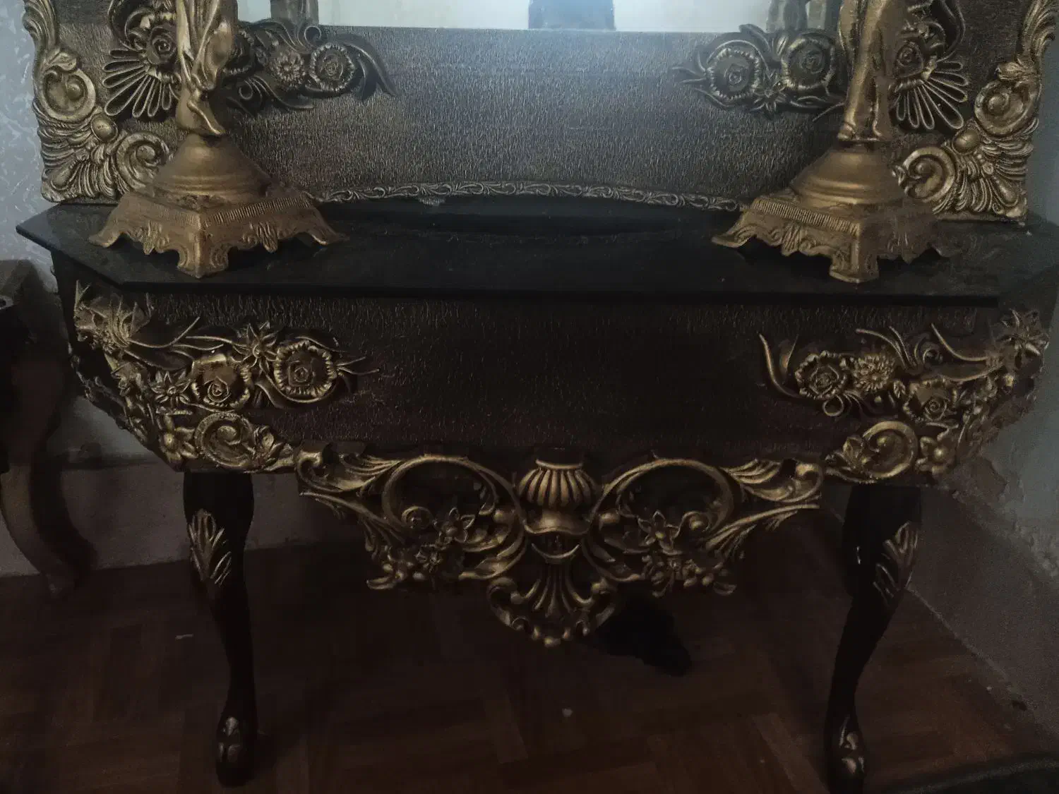 میز و آینه قهوه ای و طلایی سالم بدون خش|مبلمان خانگی و میز عسلی|شهریار, شهریار|دیوار