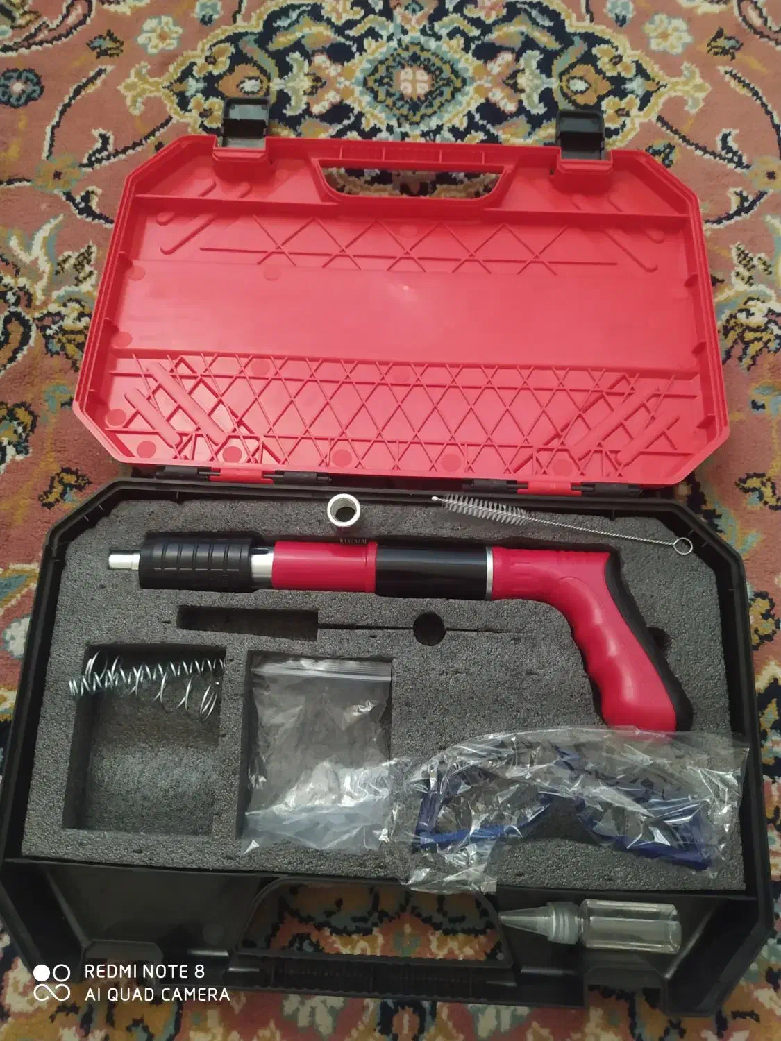 میخکوب|ابزارآلات|شیراز, شاهچراغ|دیوار