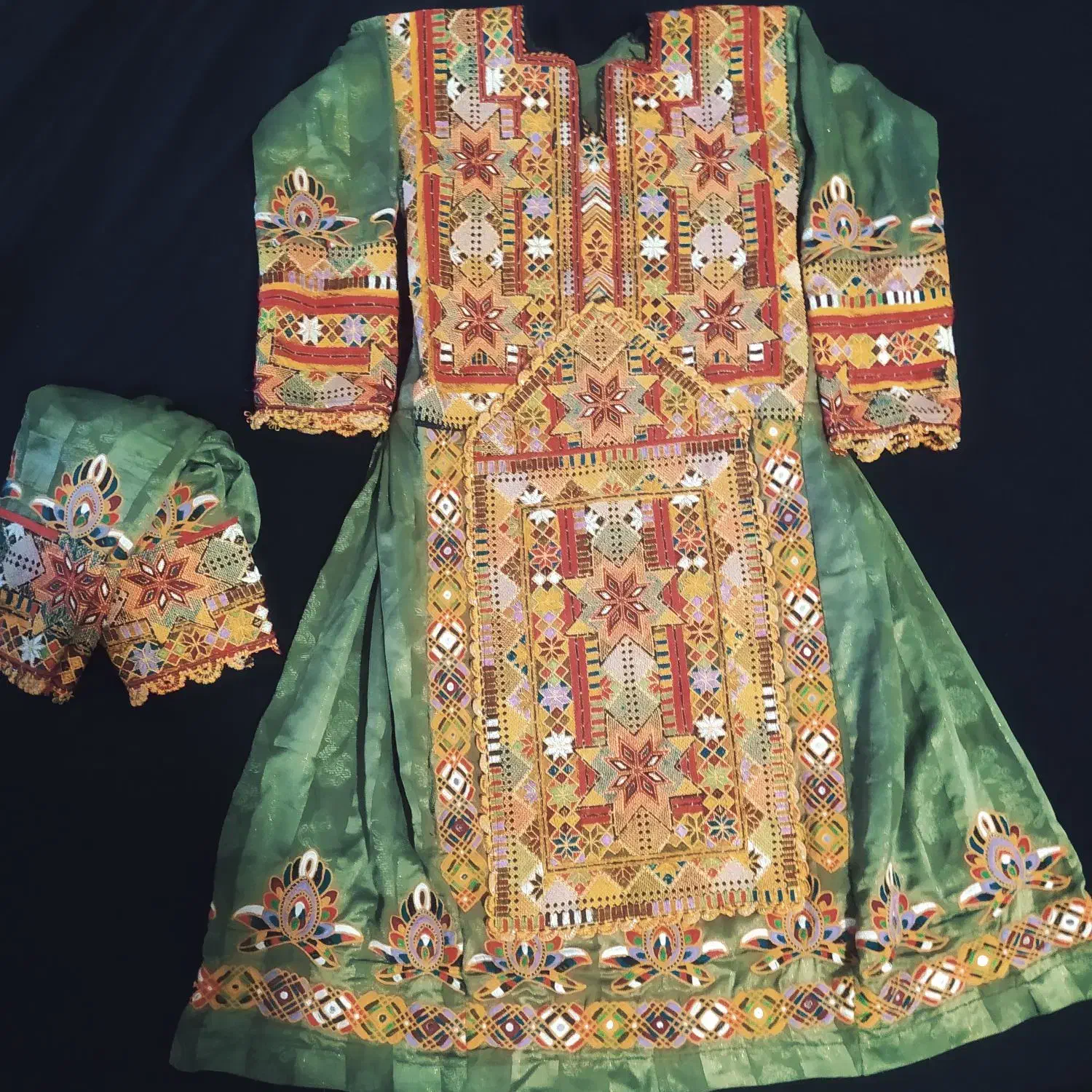 درحد نو|لباس|مهرگان, |دیوار