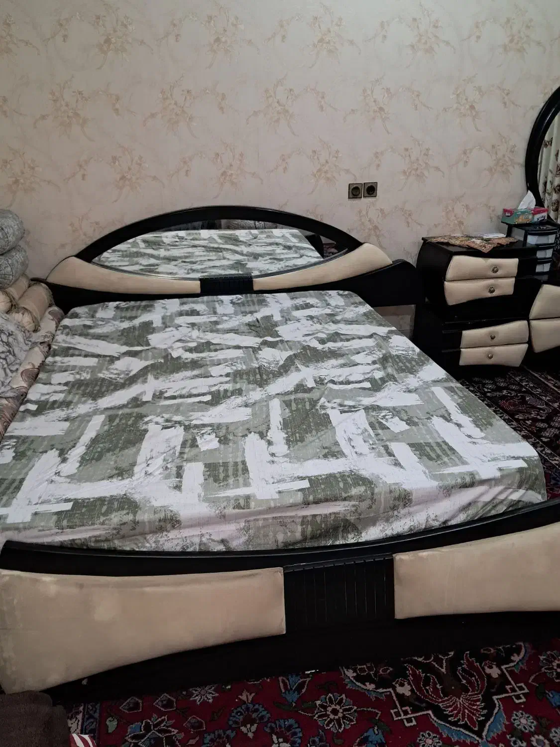 سرویس خواب|تخت و سرویس خواب|کوه چنار, |دیوار