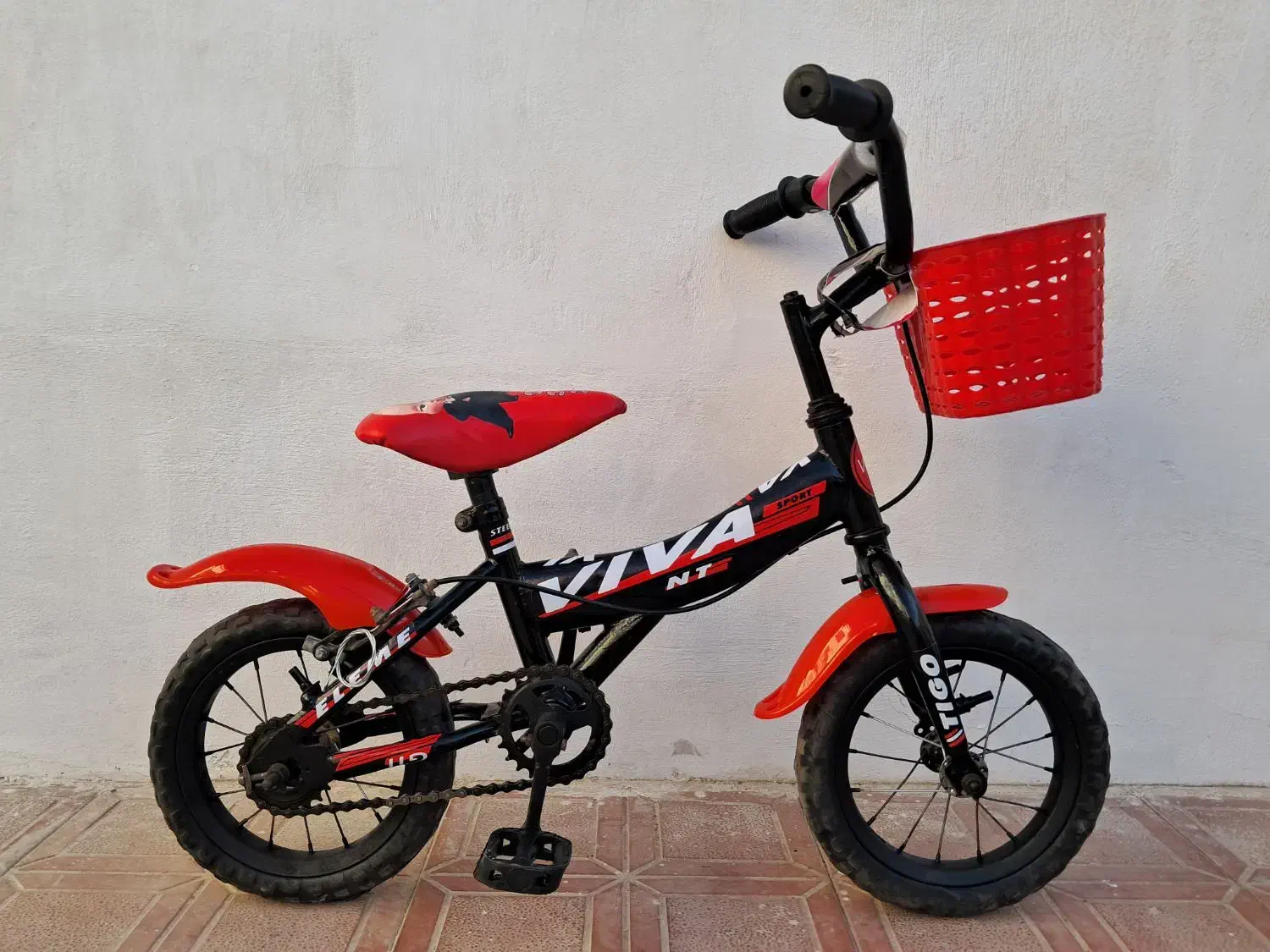 دو عدد  دوچرخه های ۲۰ و ۱۲  قرمز تمیز و مرتب|دوچرخه، اسکیت، اسکوتر|تربت جام, ترکمن ها|دیوار