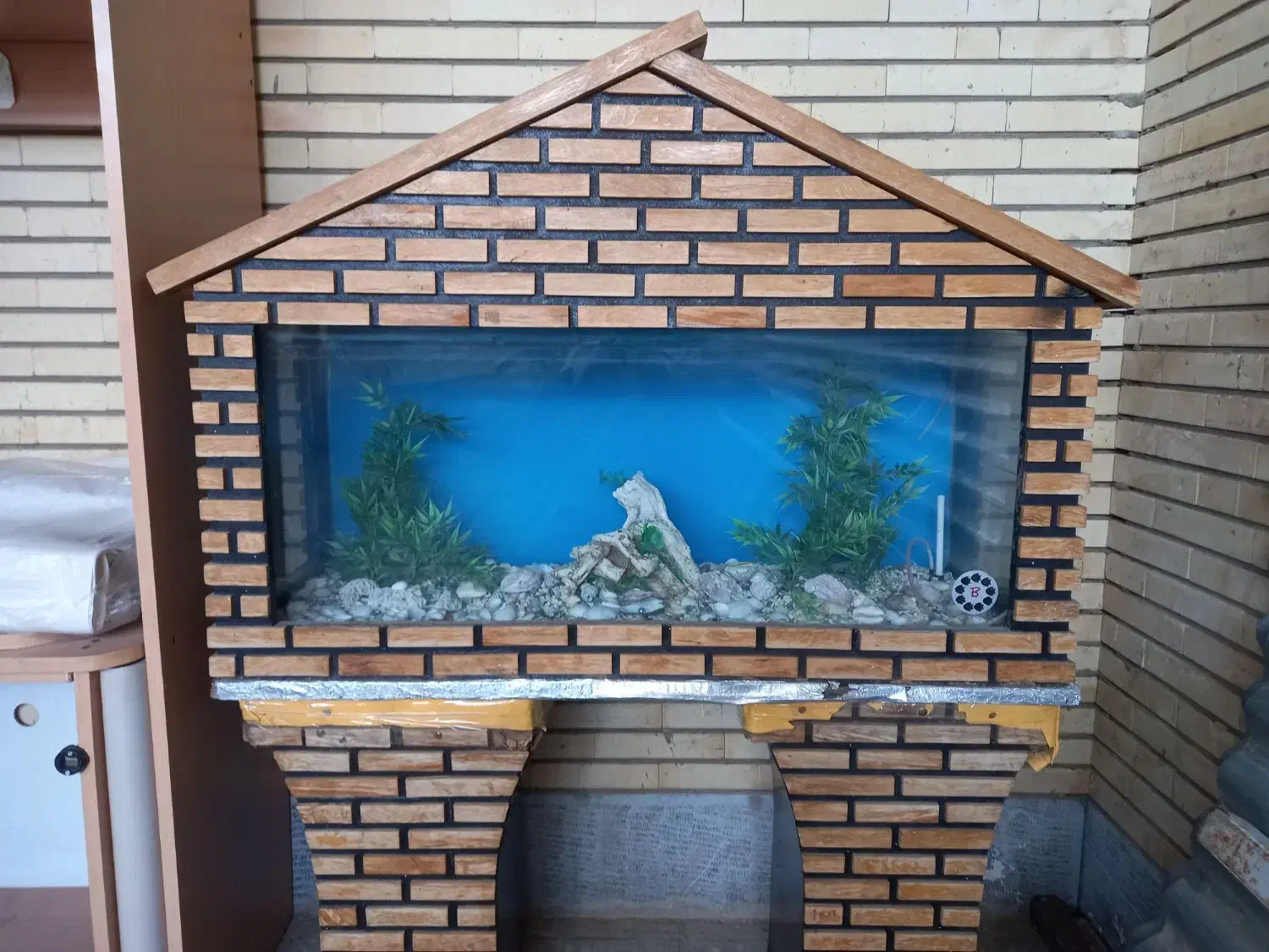 آکواریوم طرح کلبه با تمام تجهیزات|ماهی|بهمن صغاد, |دیوار