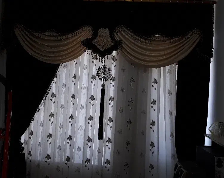 دو عدد پرده سه لایه پرده ساده و تور و سلطنتی کتیبه|پرده، رانر، رومیزی|شیراز, شهرک مطهری|دیوار