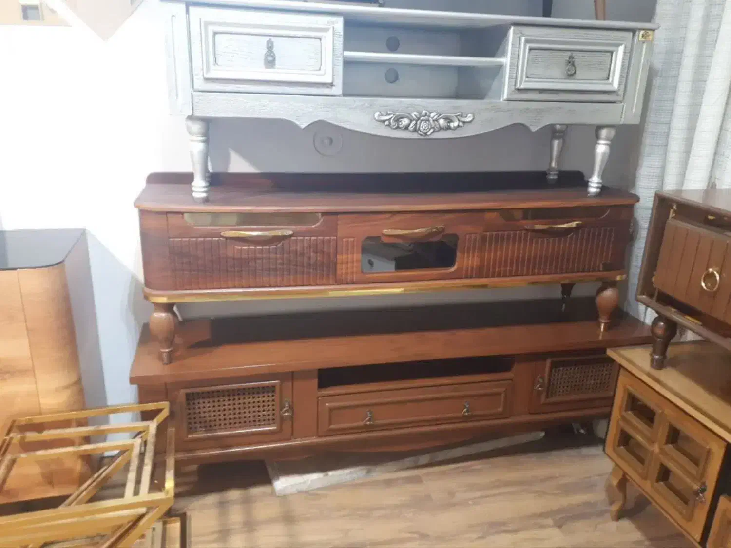 فروش فوق‌العاده میز تی وی چوبی به علت انبار گردانی|میز تلویزیون|مشهد, گوهرشاد|دیوار