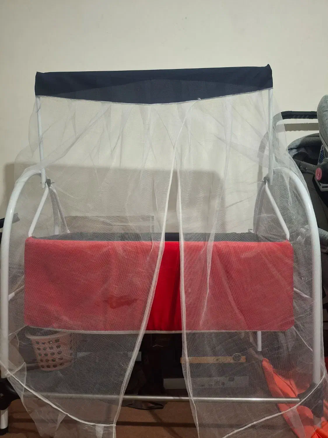 گهواره|تخت و صندلی بچه|کرج, خرمدشت|دیوار