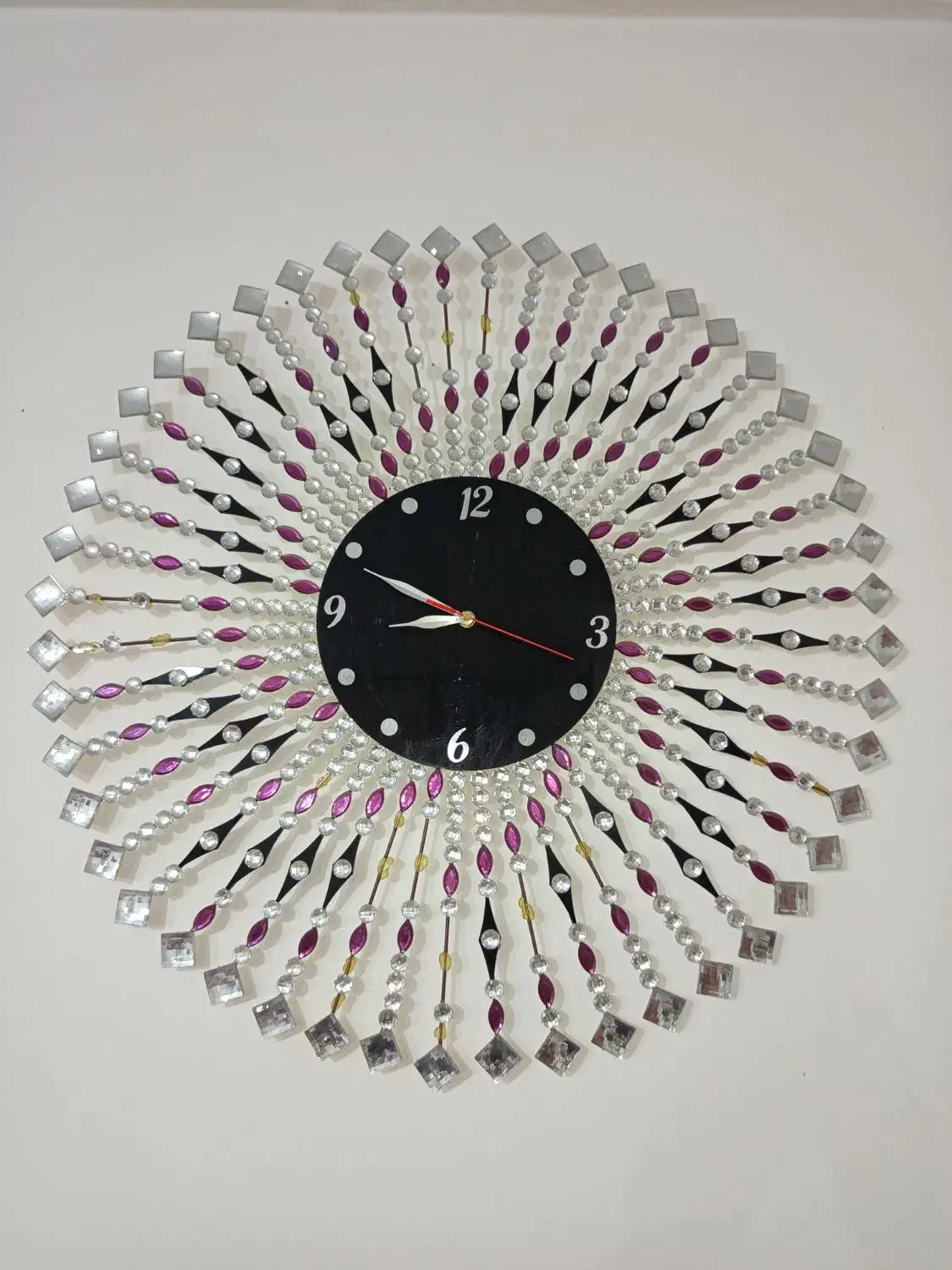 ساعت دیواری|ساعت دیواری و تزئینی|نیشابور, بزرگمهر|دیوار