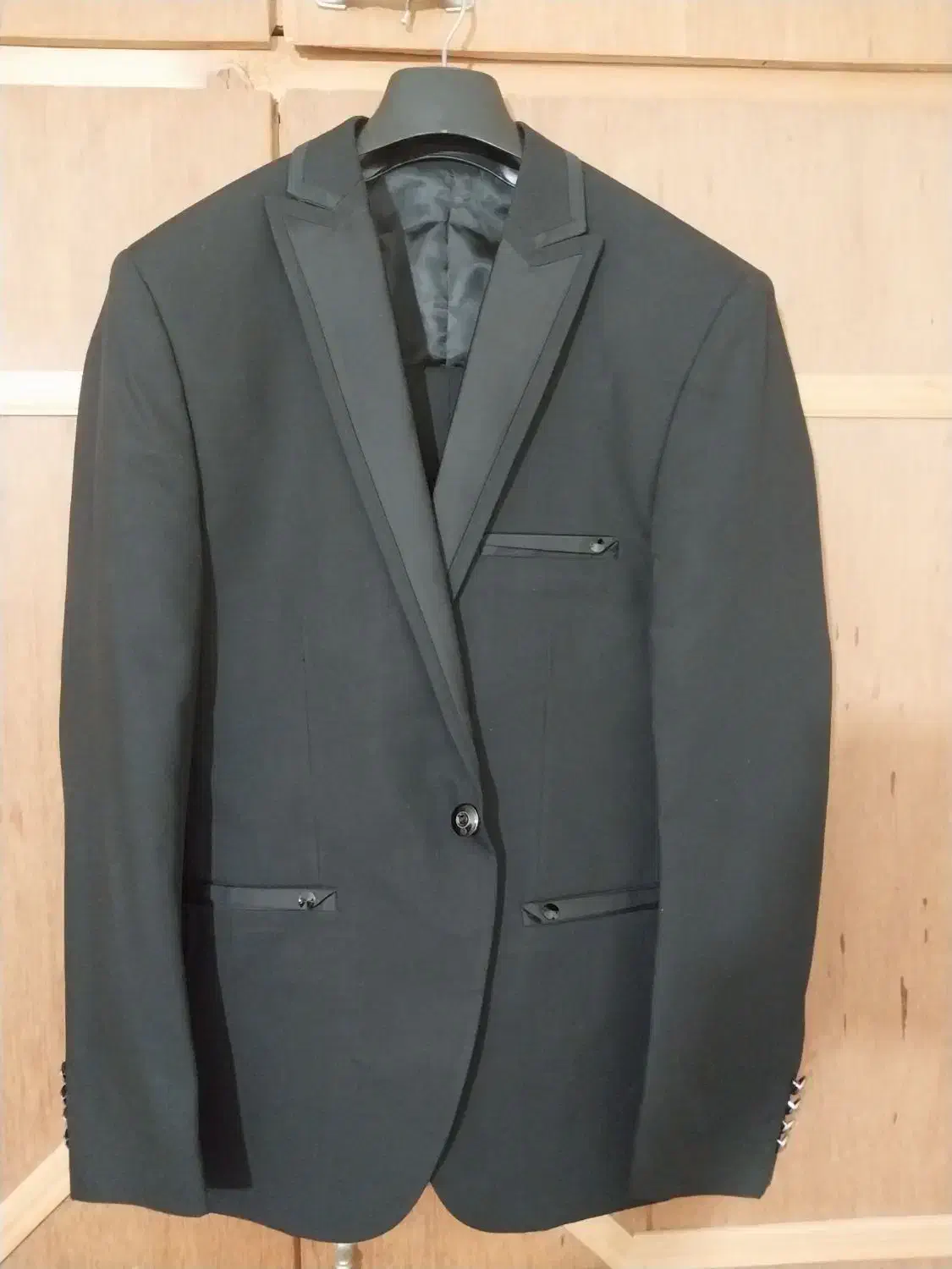 کت و شلوار|لباس|شازند, |دیوار