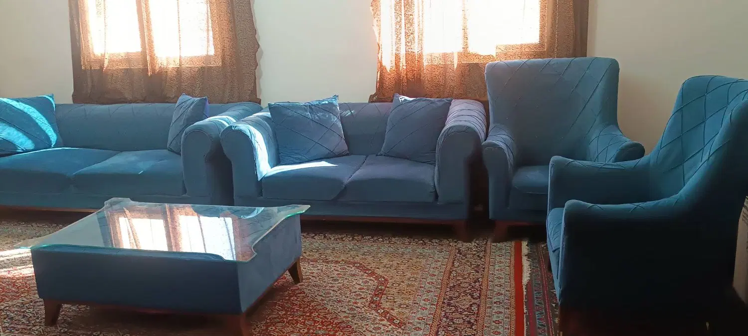 مبل راحتی ۷ نفره آبی رنگ تمیز|مبلمان خانگی و میز عسلی|تهران, هرندی|دیوار