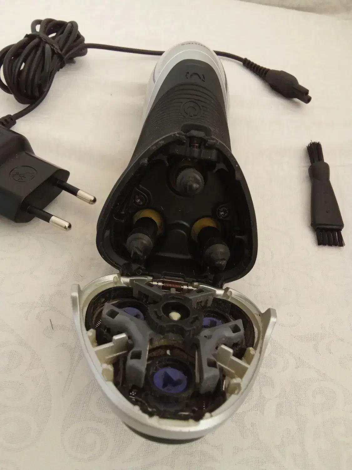 ریش تراش فیلیپس شارژی اورجینال.  PHILIPS در حد نو|آرایشی، بهداشتی، درمانی|شاهین‌شهر, طالقانی|دیوار