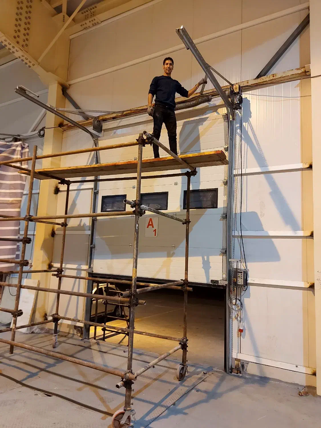 درب اتوماتیک برقی فروش نصب تعمیر تضمینی|خدمات پیشه و مهارت|کرمانشاه, |دیوار