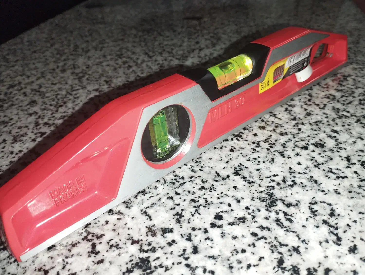 تراز ۳۰سانتی فرانسوی اصل از کویت آوردم|ابزارآلات|جهرم, |دیوار