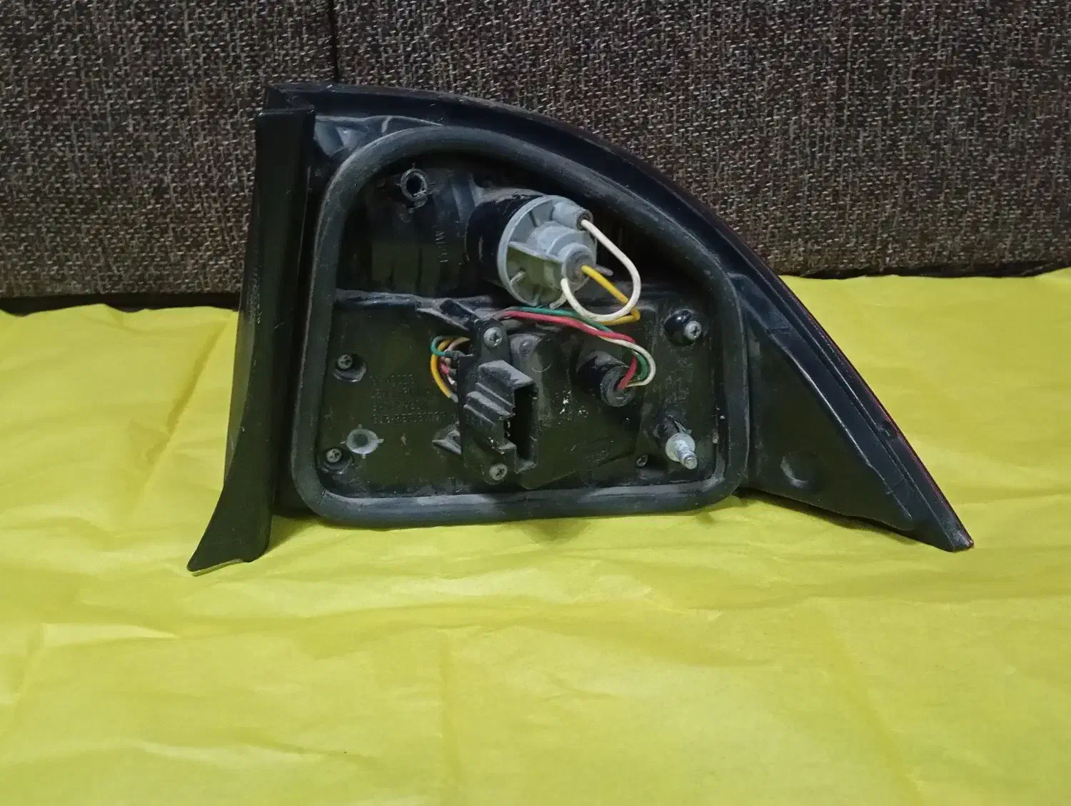 چراغ عقب گلگیر سمت چپ سمند|قطعات یدکی و لوازم جانبی|رشت, شهرک قدس|دیوار