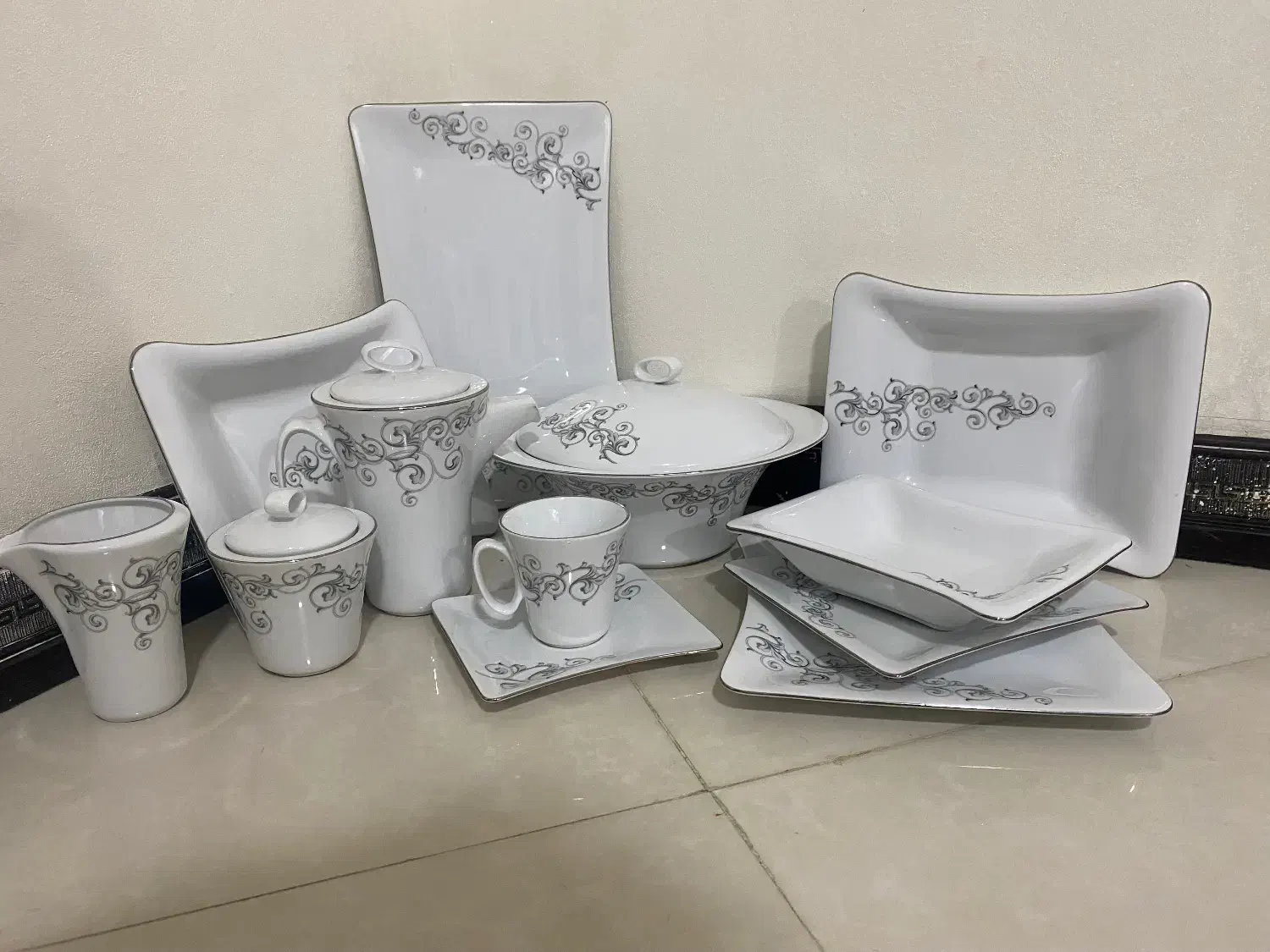 فروش سرویس چینی زرین کاملا نو|ظروف سرو و پذیرایی|کیش, |دیوار