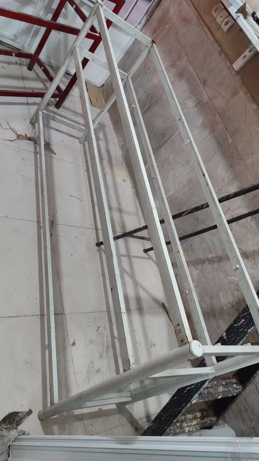 ویترین فلزی تمیز|بوفه، ویترین، کنسول|مشهد, شهرک رازی (شهرک غرب)|دیوار