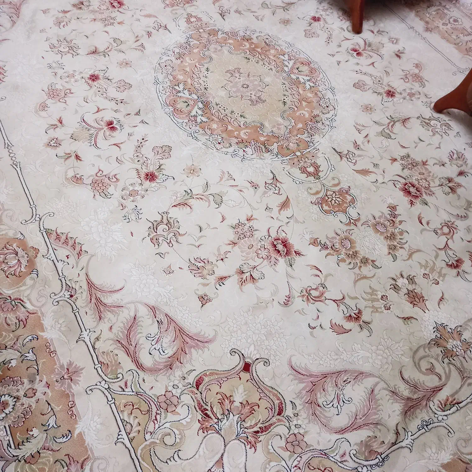 فرش کرم رنگ ۱۲ متری کار کرده|فرش|رشت, باهنر|دیوار