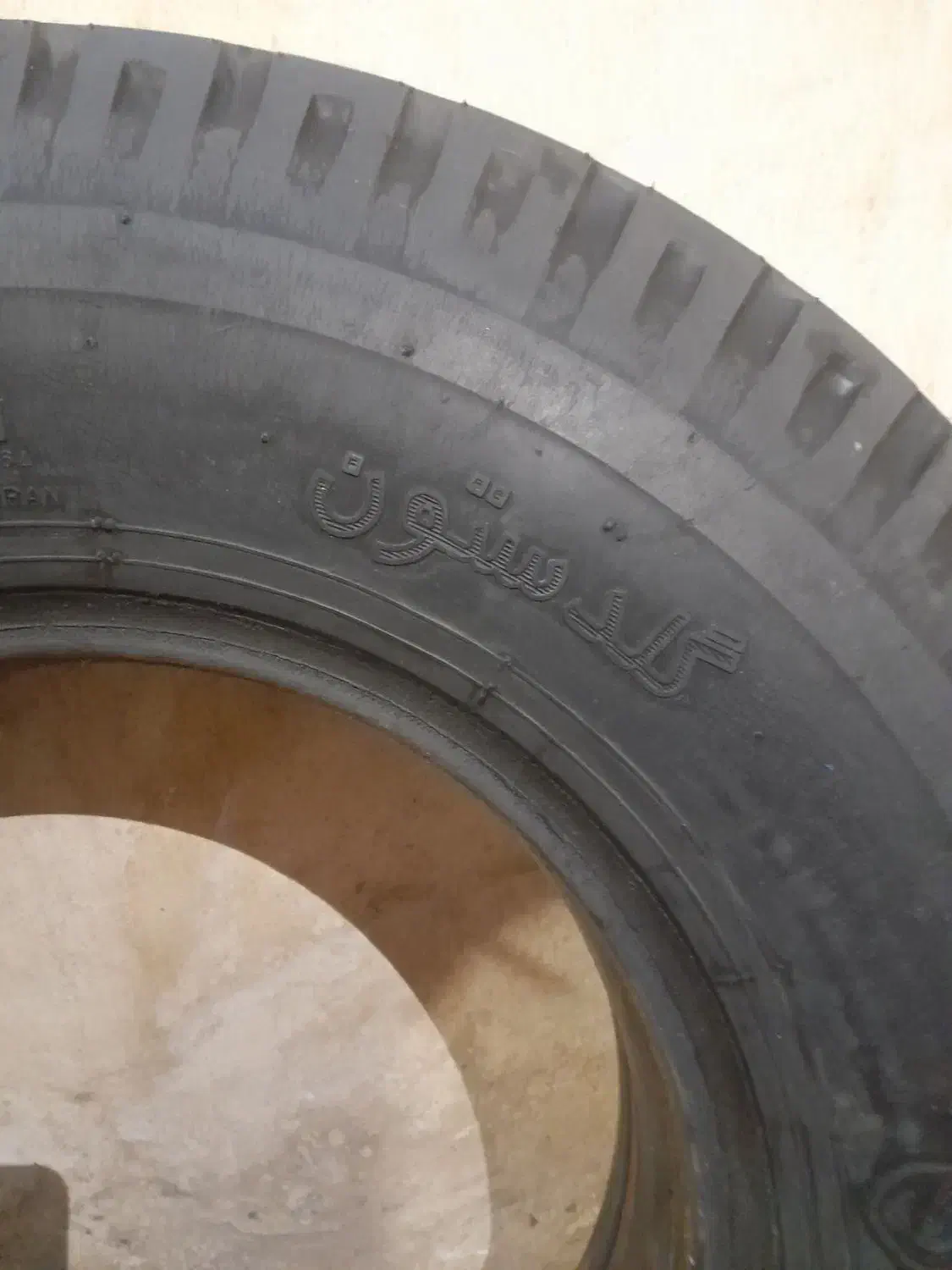 لاستیک ۷/۵۰  گلدستون|قطعات یدکی و لوازم جانبی|مشهد, کشف|دیوار