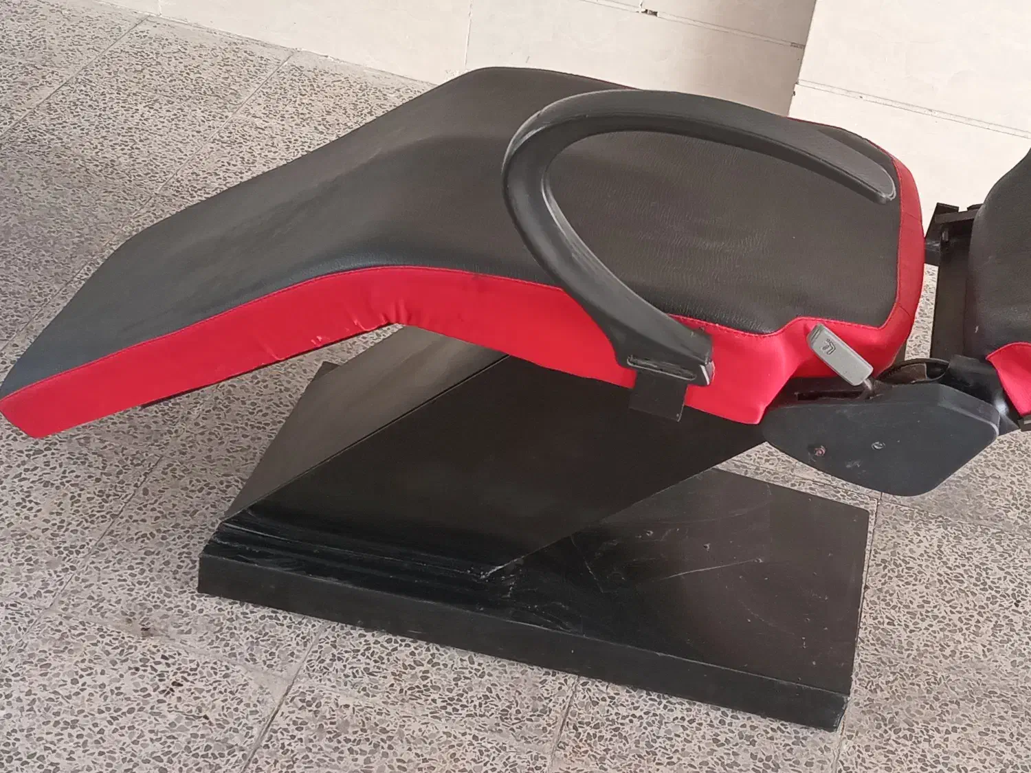 صندلی میکاپ و کوتاهی با چک|آرایشگاه و سالنهای زیبایی|محمدیه-قزوین, |دیوار