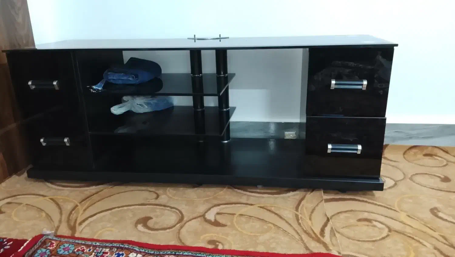 میز تلویزیون در حد نو|میز تلویزیون|مرند, |دیوار