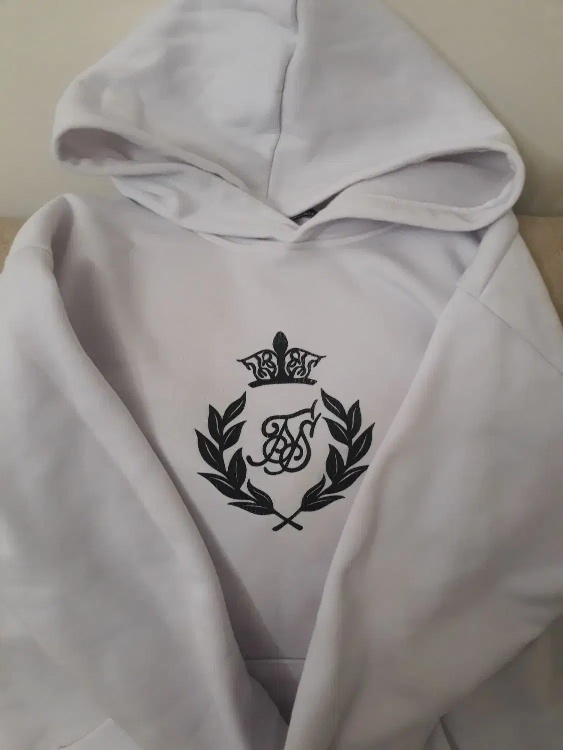 هودی سفید کاملا نو ، دو ایکس لارژ متوسط|لباس|بندر انزلی, باغ زمانی|دیوار