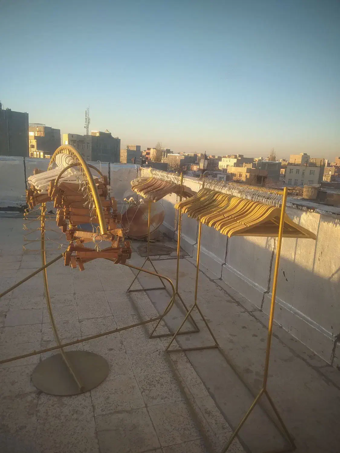 تعدادی رگال آویز چوب لباسی|حراج|اردبیل, |دیوار