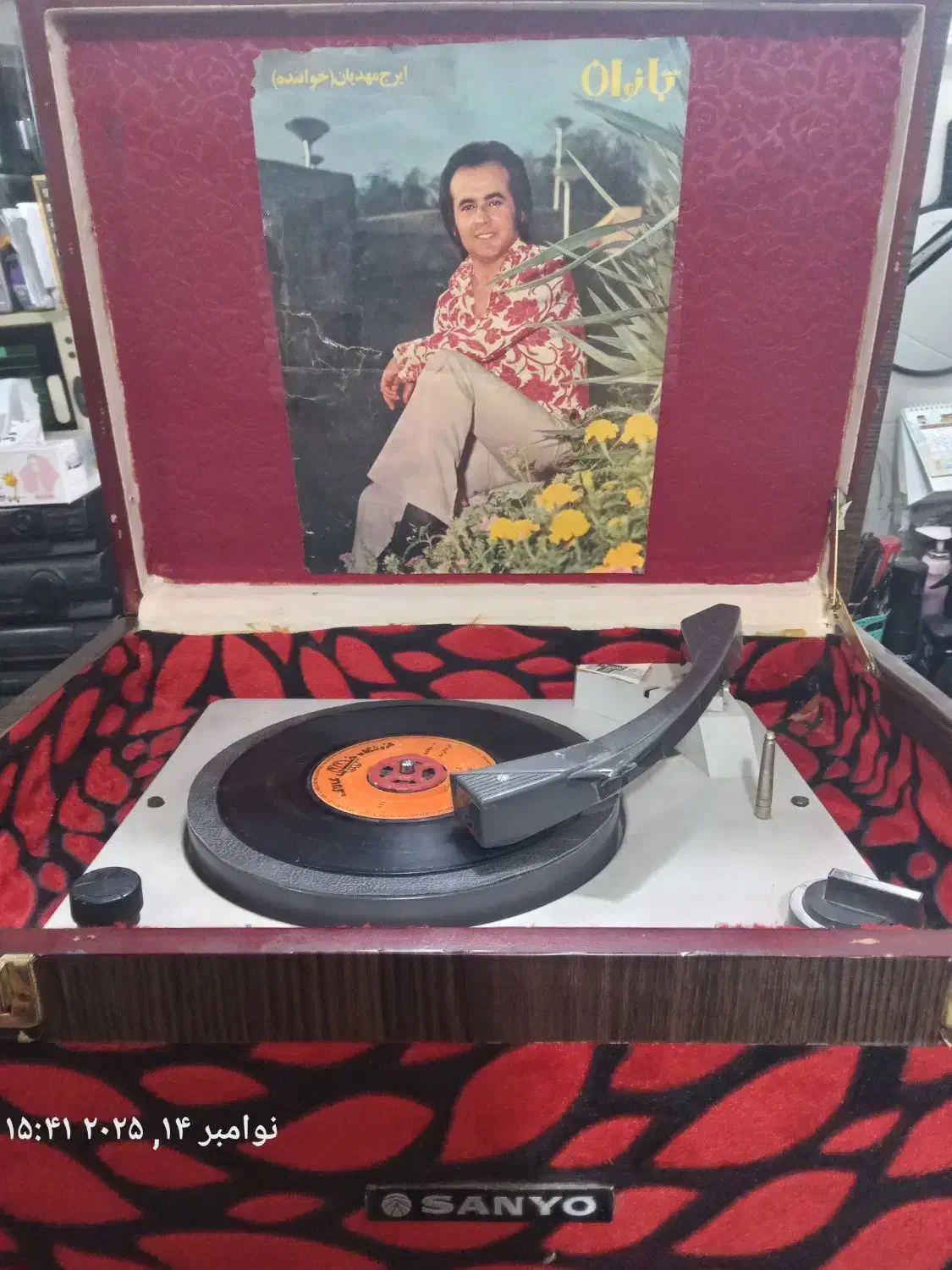 گرامافون چمدانی صد سال قدمت|کلکسیون اشیاء عتیقه|اهواز, فاز ۱ پادادشهر|دیوار