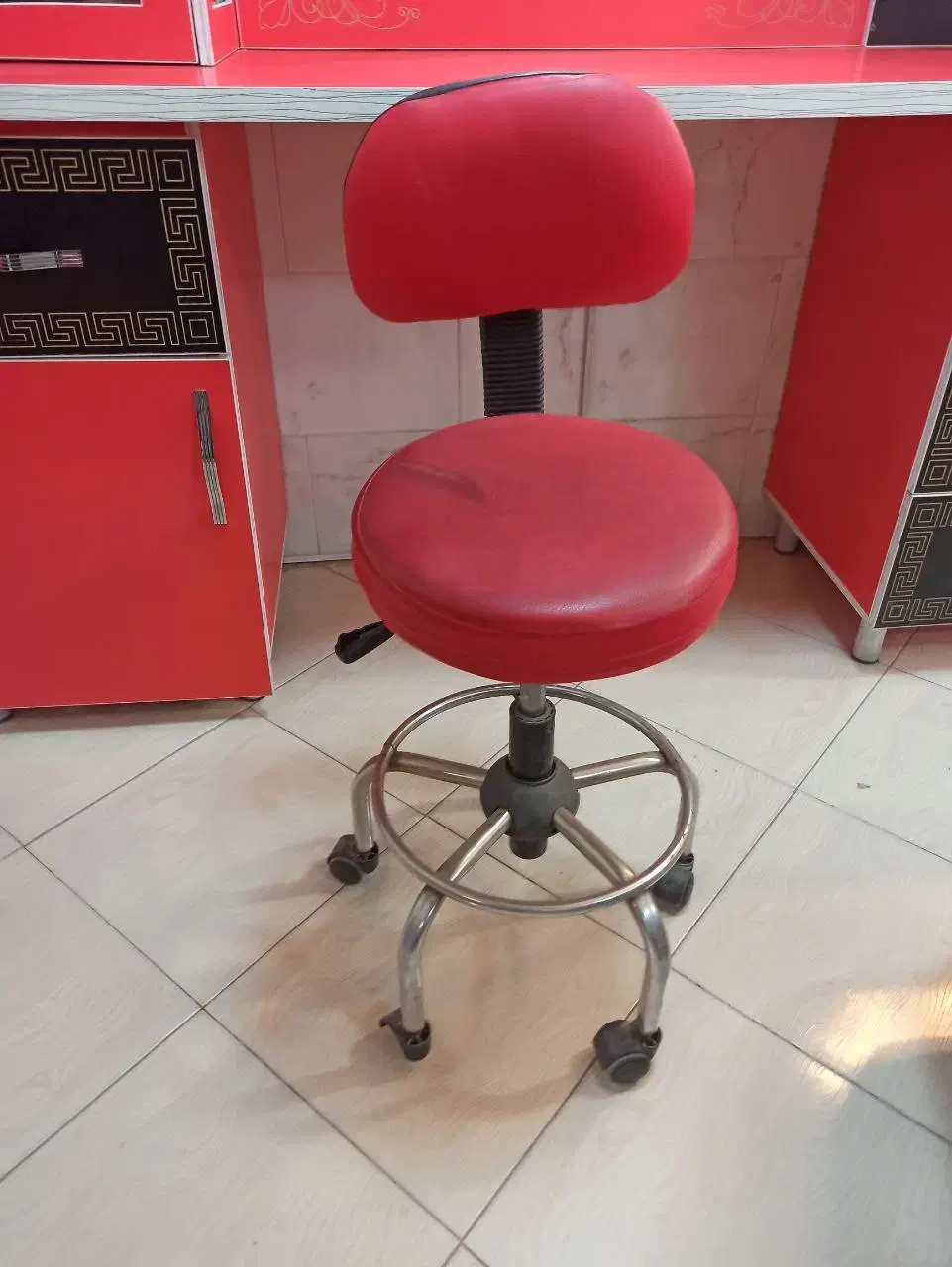 صندلی آینه کنسول وسایل آرایشگاه|آرایشگاه و سالن‌های زیبایی|ملایر, |دیوار