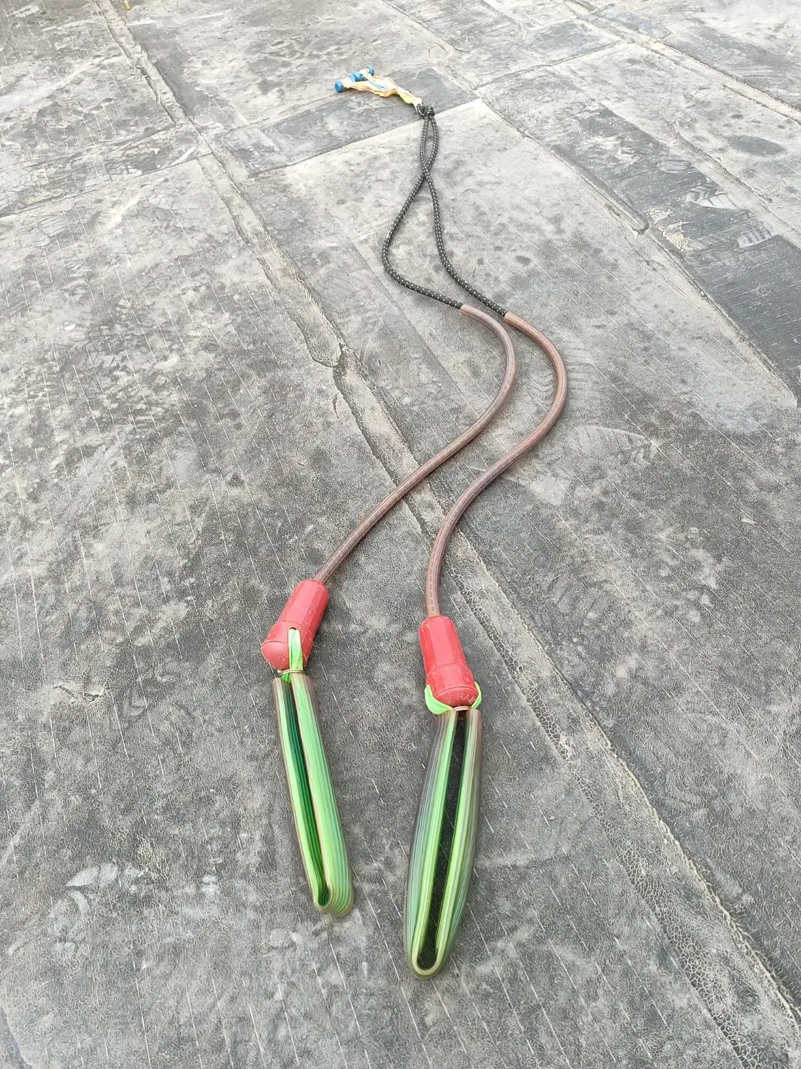 کش ورزش|تخت و صندلی بچه|نیشابور, گنبد سبز|دیوار