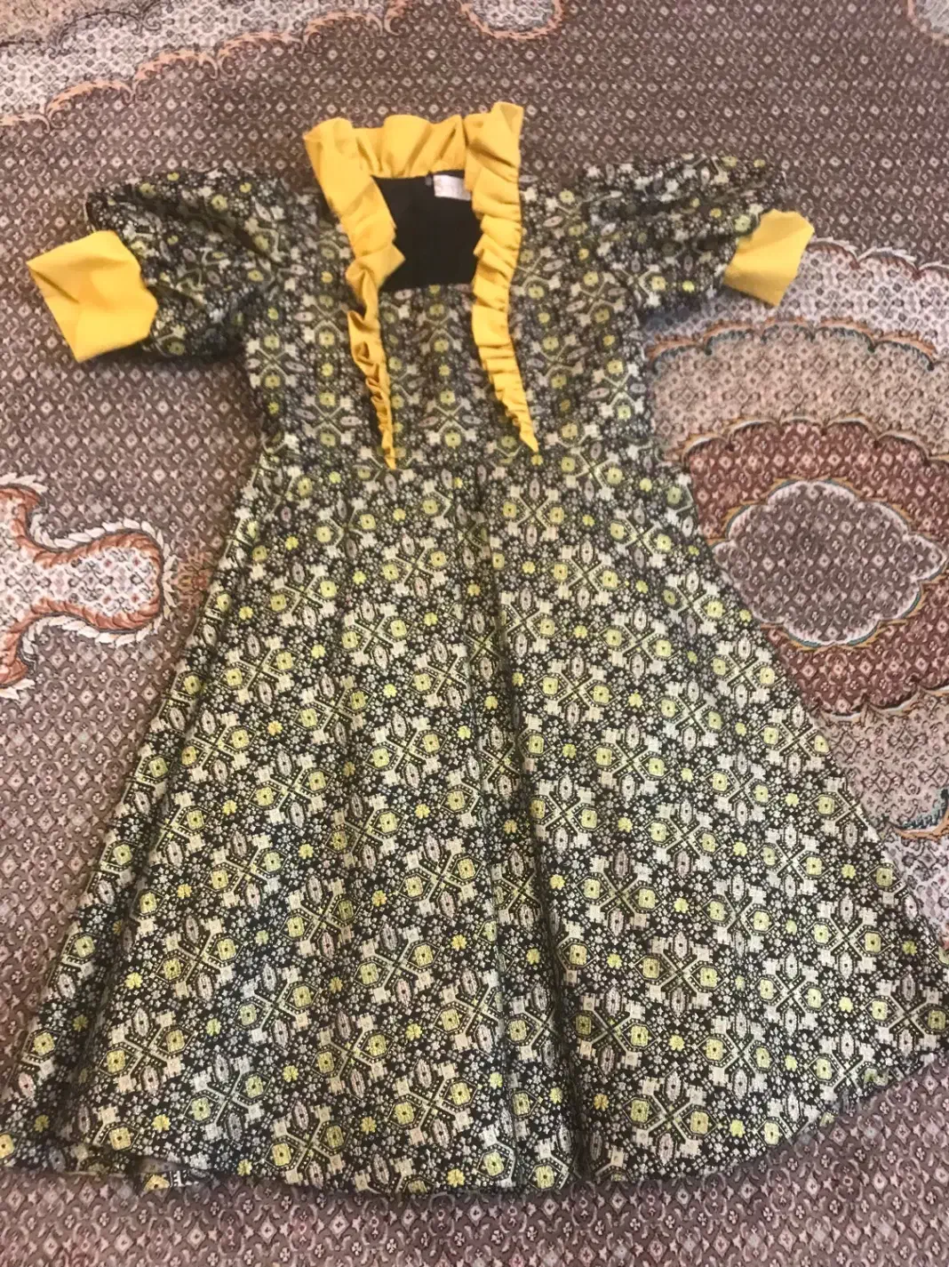 عروسکی|لباس|اردبیل, |دیوار