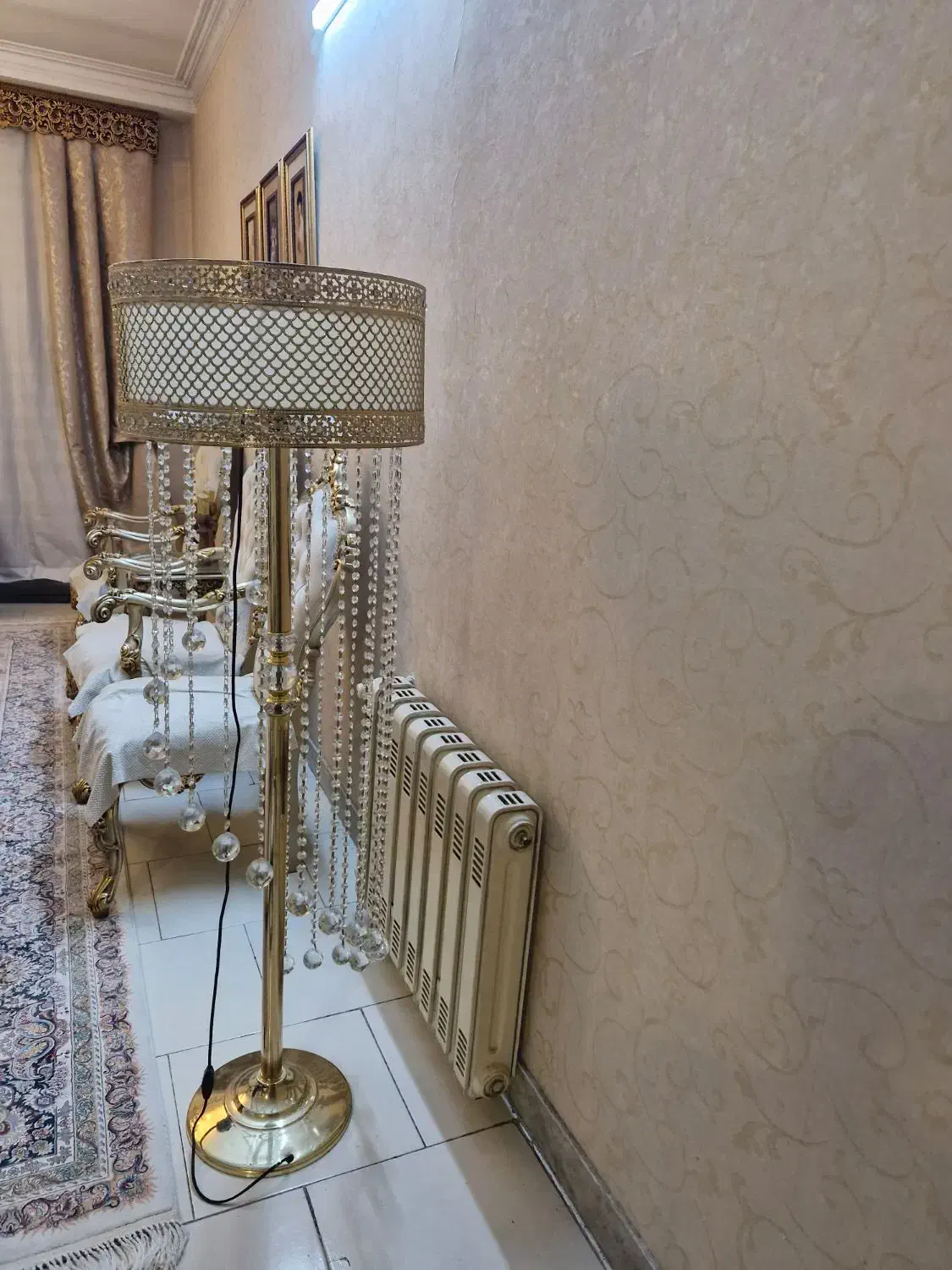 آباژور کنار سالنی شیک|چراغ خواب و آباژور|تهران, جوادیه|دیوار