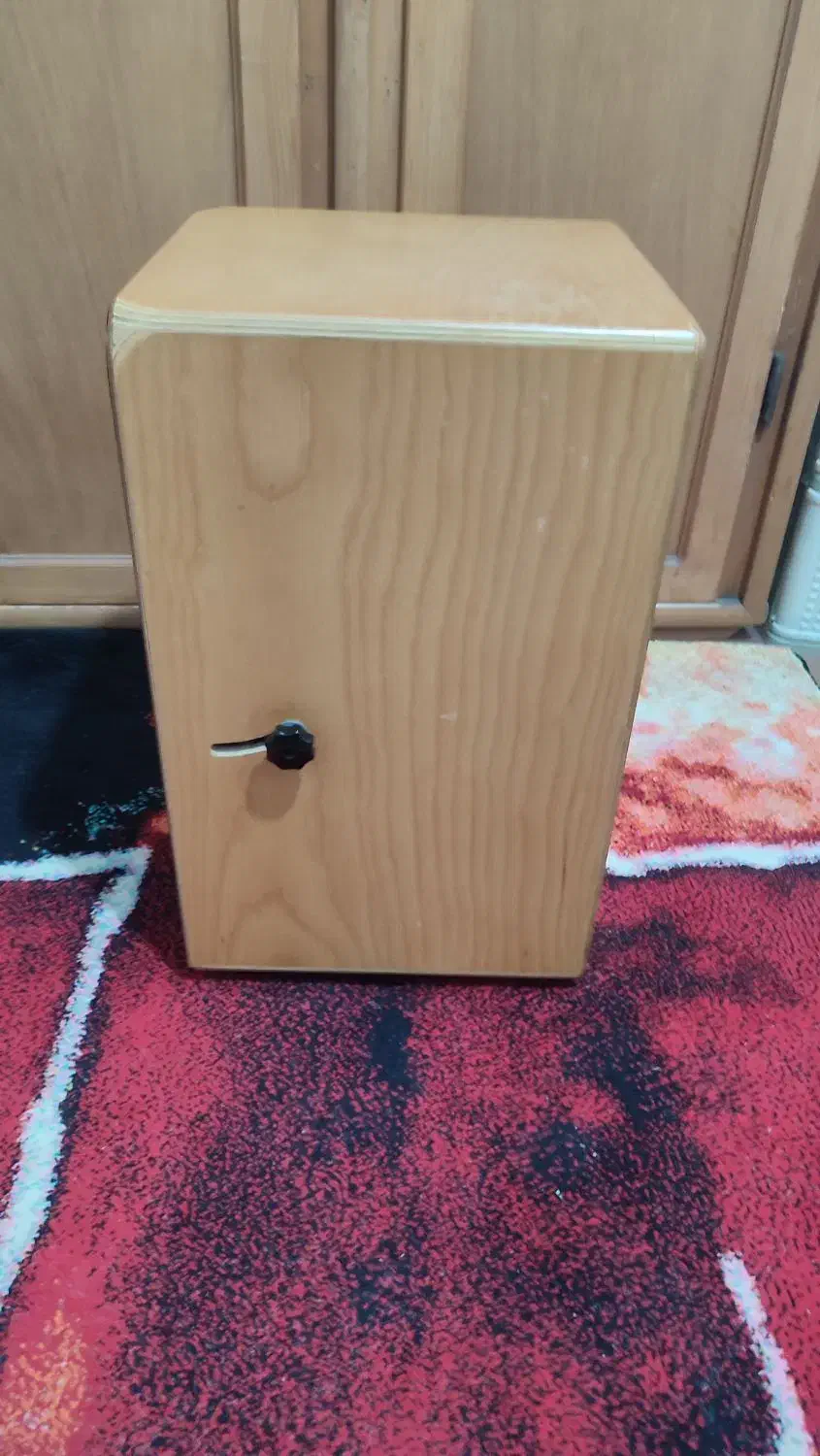 ساز کاخن پادوک|درام و پرکاشن|صحنه, |دیوار