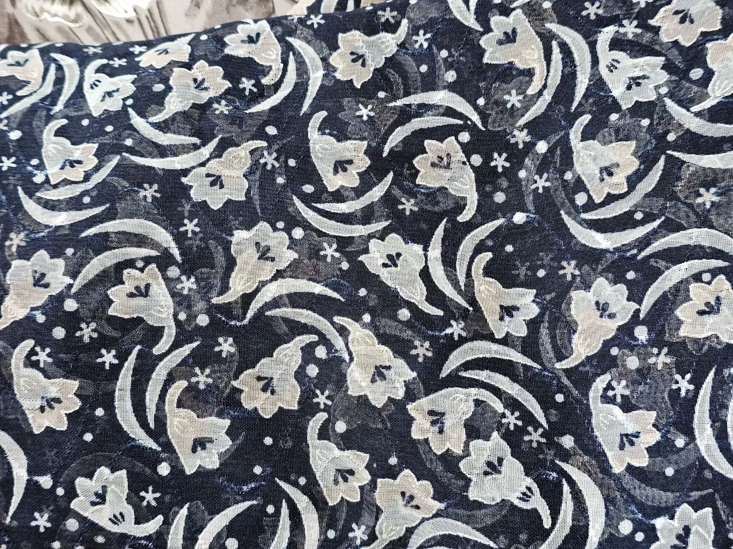 قواره پارچه چادری|لباس|شیراز, لاله|دیوار