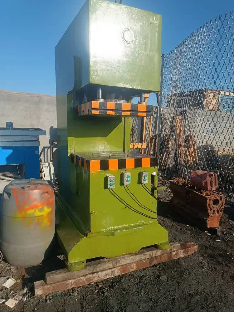 پرس سی فرم 200 تن گیوتین 3 متر 3 میل پرس 80 تن|ماشین‌آلات صنعتی|مشهد, رباط طرق|دیوار