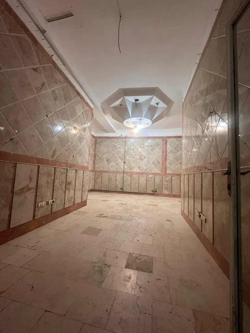 اجاره یک باب مغازه|اجارهٔ مغازه و غرفه|تهران, هلال احمر|دیوار