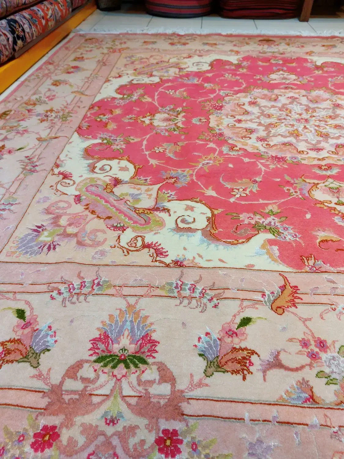 فرش دستباف تبریز مربع گل ابریشم ۲*۲رنگ خاص|فرش|تهران, بازار|دیوار