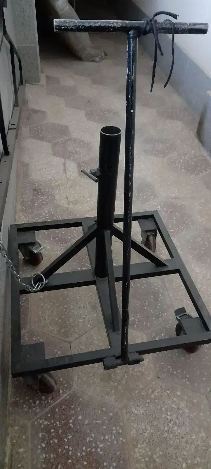 گاری علامت|کلکسیون اشیاء عتیقه|رباط‌کریم, رباط‌کریم|دیوار