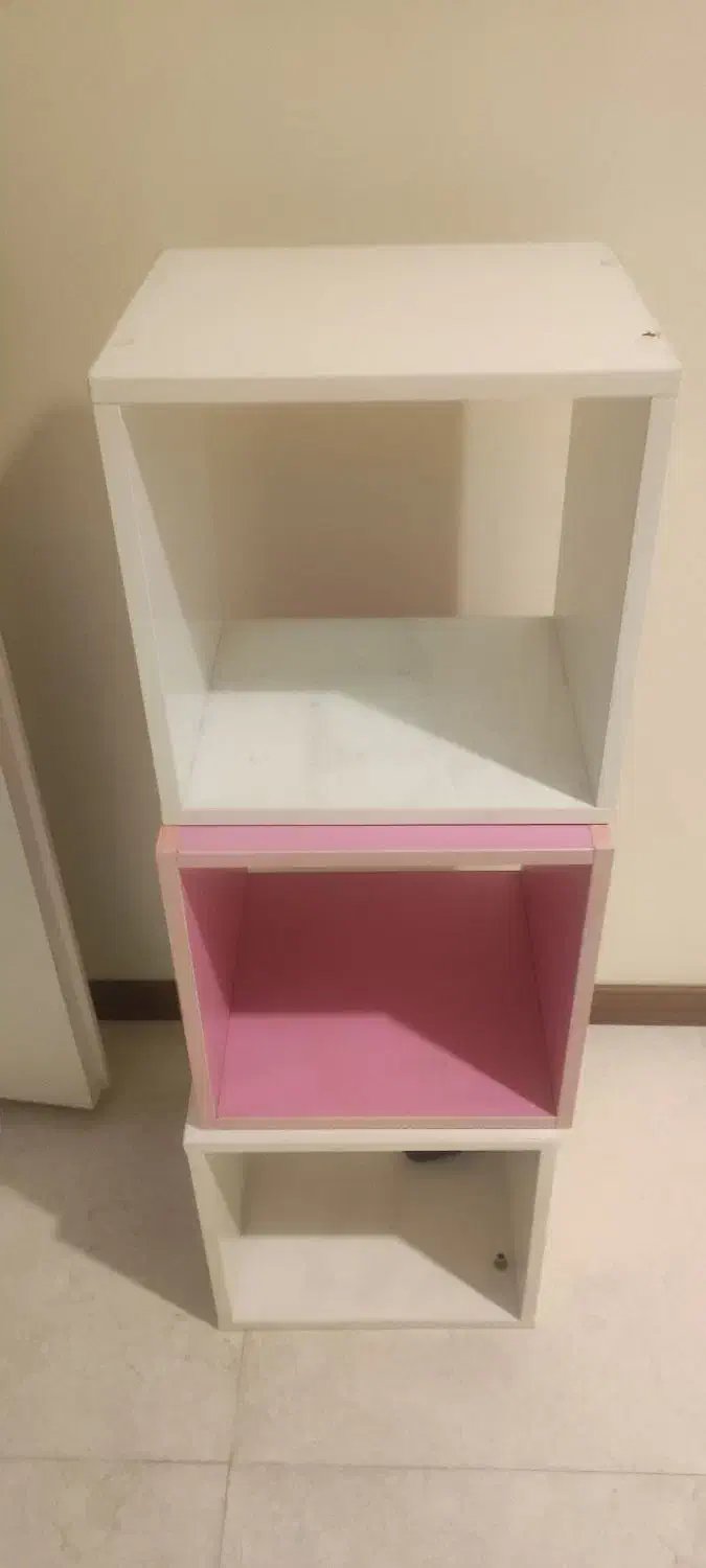 باکس صورتی و سفید تمیز و کم مصرف|کتابخانه، شلف، قفسه‌های دیواری|تهران, تهرانپارس شرقی|دیوار