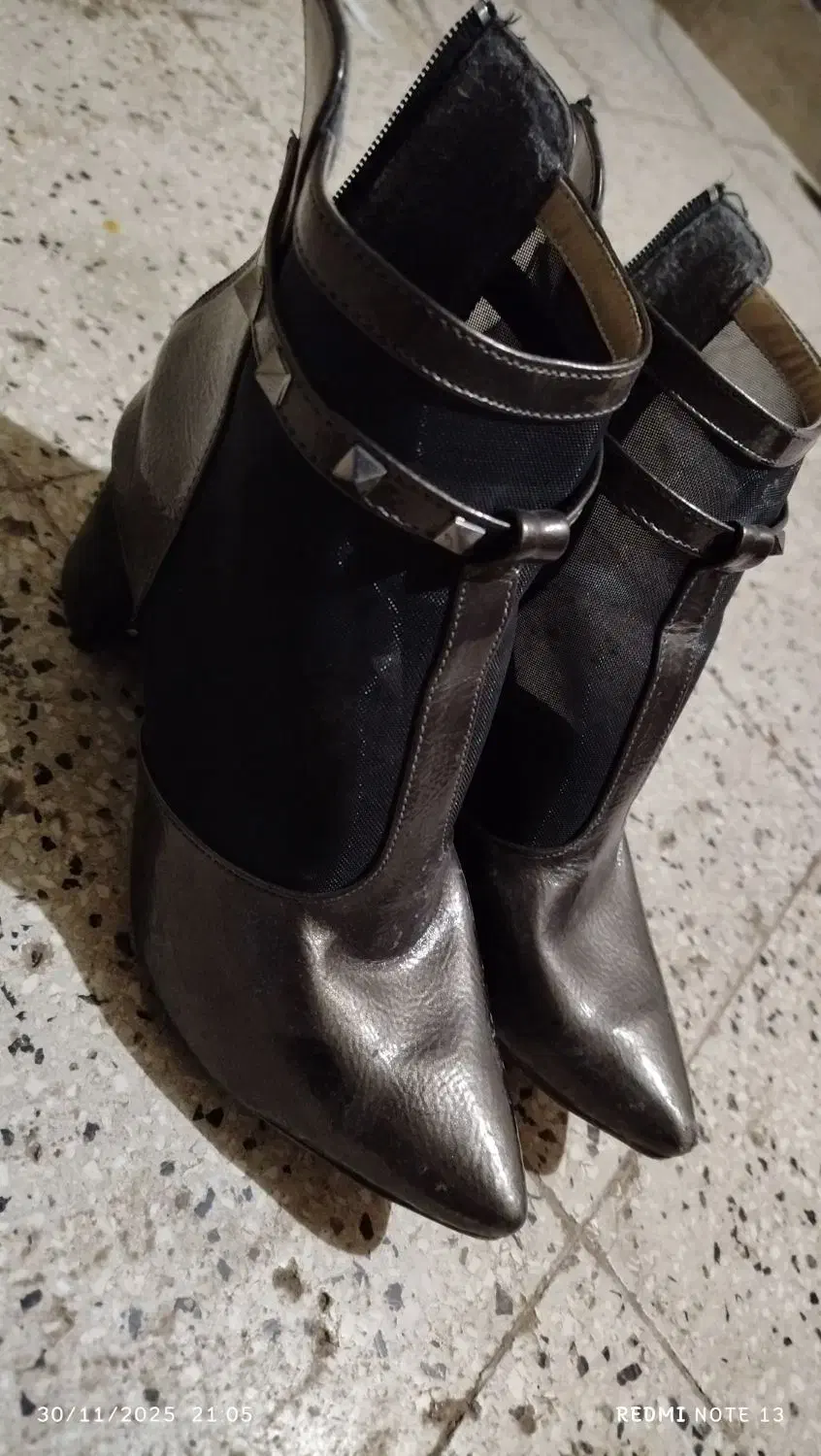 کفش زنانه|کیف، کفش، کمربند|نیشابور, گنبد سبز|دیوار