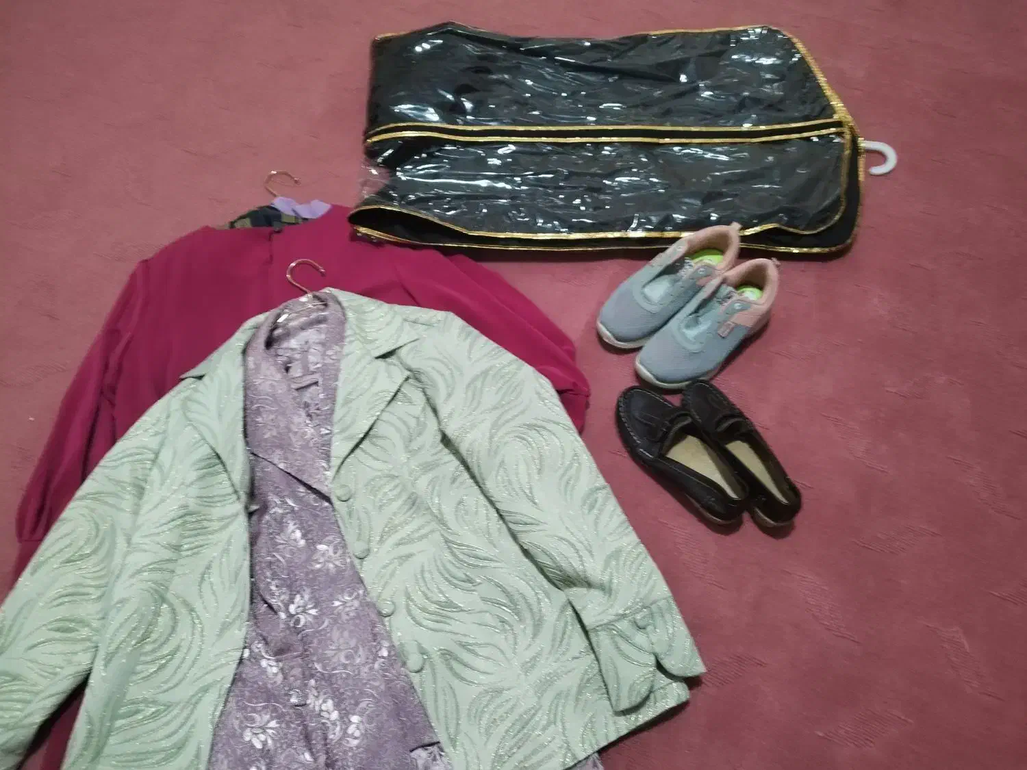 مقداری لباس نو بفروش می رسد فوری فوری|لباس|ملایر, |دیوار