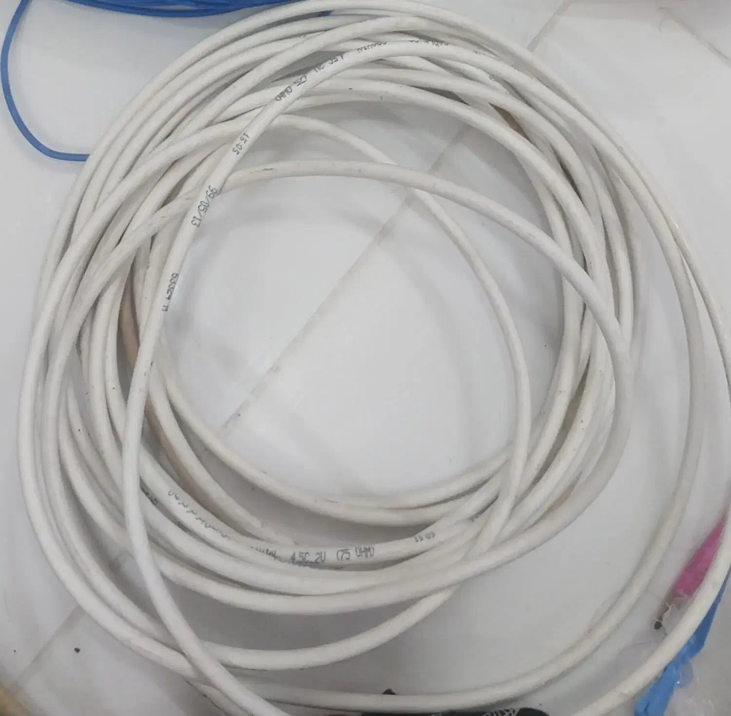 سیم انتن و لوله خرطومی وکابل شبکه|مصالح و تجهیزات ساختمان|اردکان, |دیوار