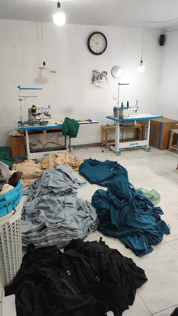 به تعدادی چرخ کار و وسط کار نیازمندیم(فوری)|استخدام صنعتی، فنی، مهندسی|محمدشهر, سیدآباد|دیوار