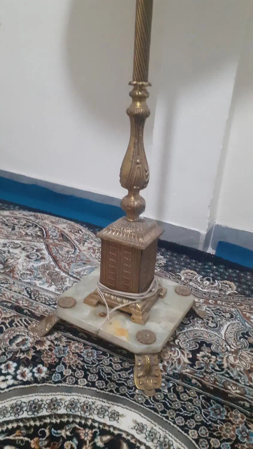 آباژور برنز سالم تمیز|چراغ خواب و آباژور|تهران, هاشمآباد|دیوار